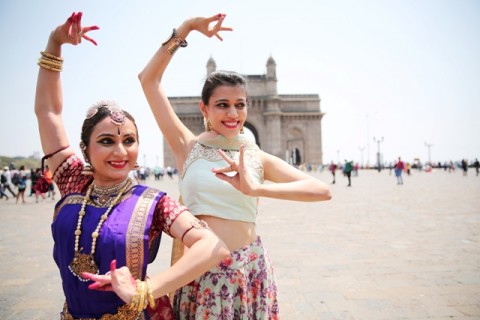 Maati Baani vocalist Nirali Kartik and Bharatnatiyam dancer Mubina in front of the Gateway of India, Mumbai. Photo: Courtesy of the artist.