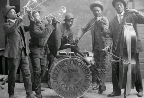 The King & Carter Jazzing Orchestra photographed in Houston, Texas, January 1921 by Robert Runyon. Photo: The Robert Runyon Photograph Collection/Wikimedia Commons