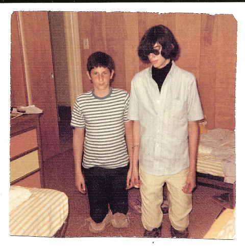 Joey, aka Jeffrey Hyman, with his little brother Mickey Leigh in 1967.