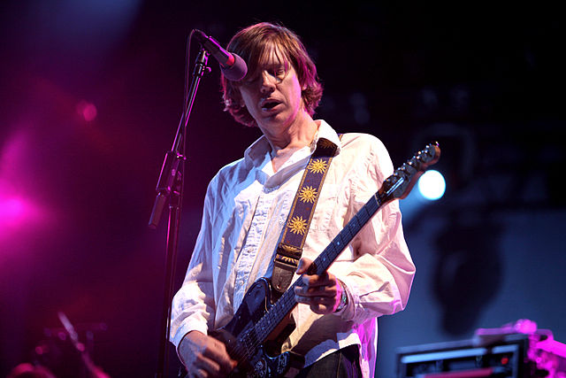 Thurston Moore live in France in 2007. Photo: Bertrand/Flickr user: Delgoff/CC BY 2.0/Wikimedia Commons