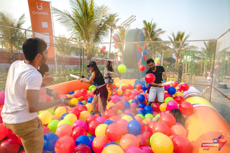 Supersonic offered a quick visit back to childhood with ballpits, swings and more. Photo: Courtesy of VH1 Supersonic