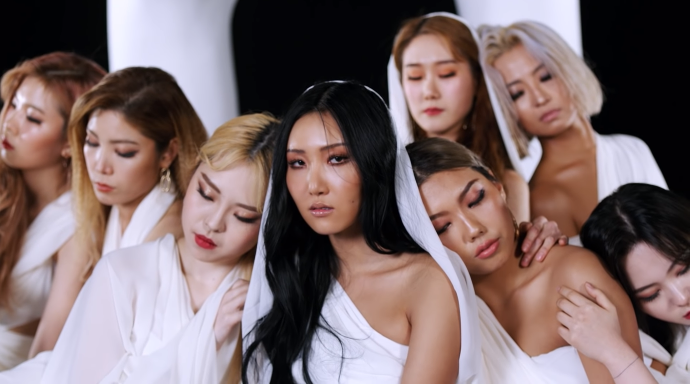 Watch Hwasa's Fierce Solo Debut Video 'Twit'