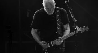 Watch David Gilmour Seamlessly Blend ‘Comfortably Numb,’ ‘Purple Rain’