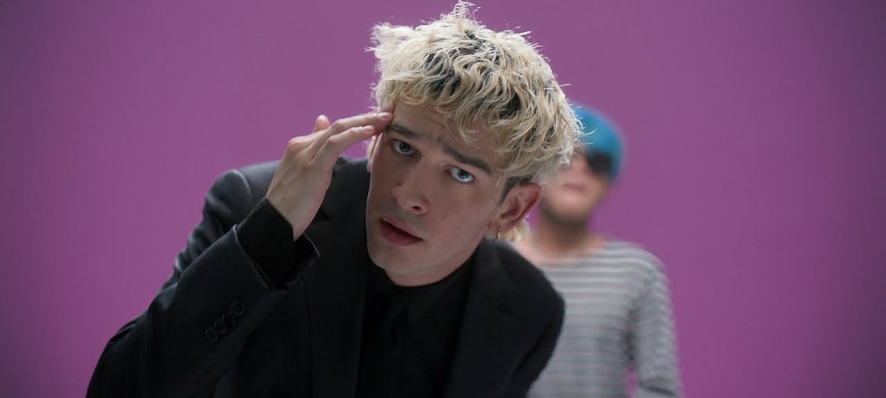 The 1975 Dance With Fans in ‘TOOTIMETOOTIMETOOTIME’ Video