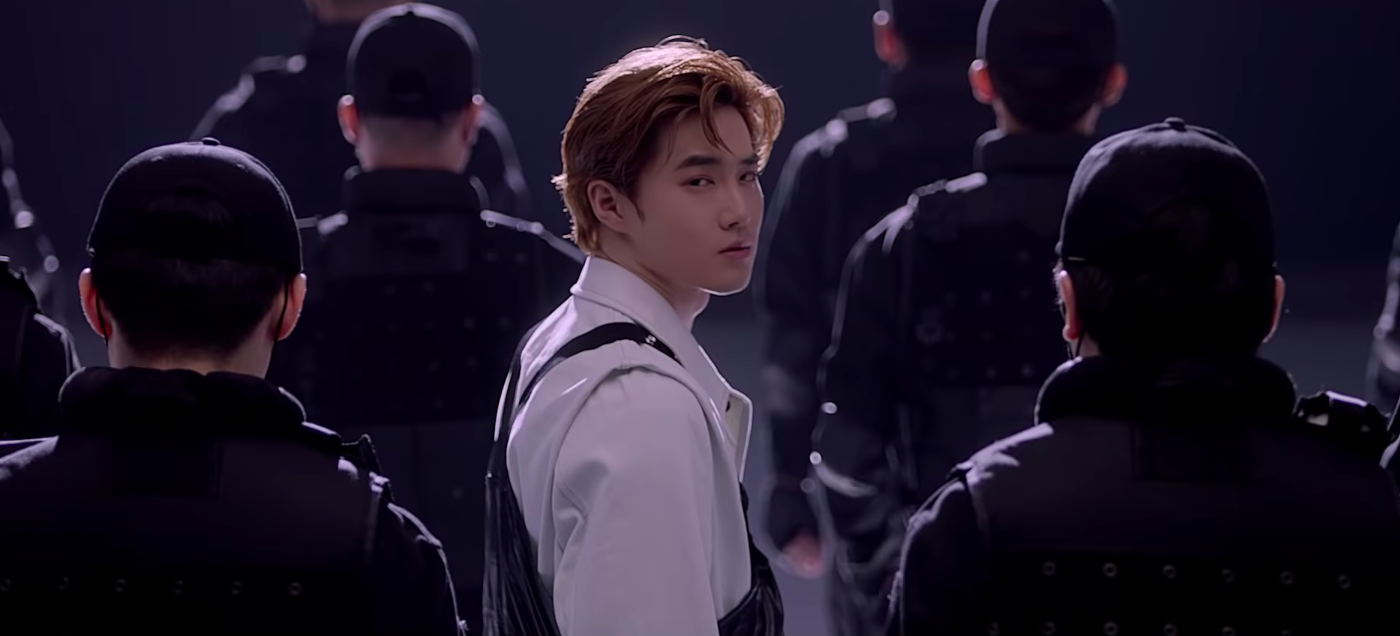 Suho Love shot. Kai EXO Love shot. EXO MV. Сухо эксо лав шот.