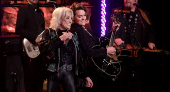 Tanya Tucker, Brandi Carlile Perform ‘Hard Luck’ on ‘Ellen’