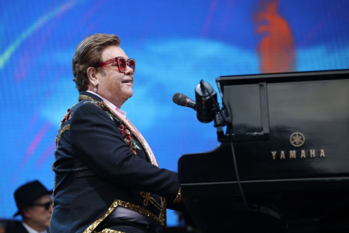 Elton John Cuts Concert Short After Bout With ‘Walking Pneumonia’