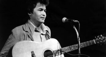 John Prine, One of America’s Greatest Songwriters, Dead at 73