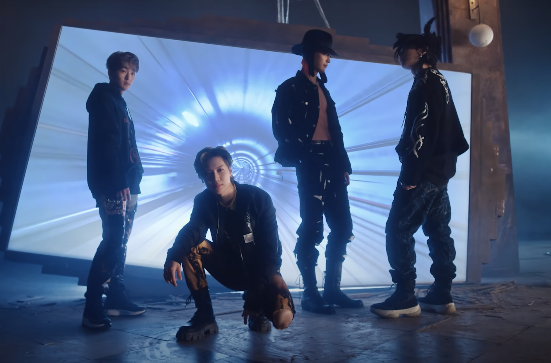 Shinee Make A Fiery Comeback With Don T Call Me