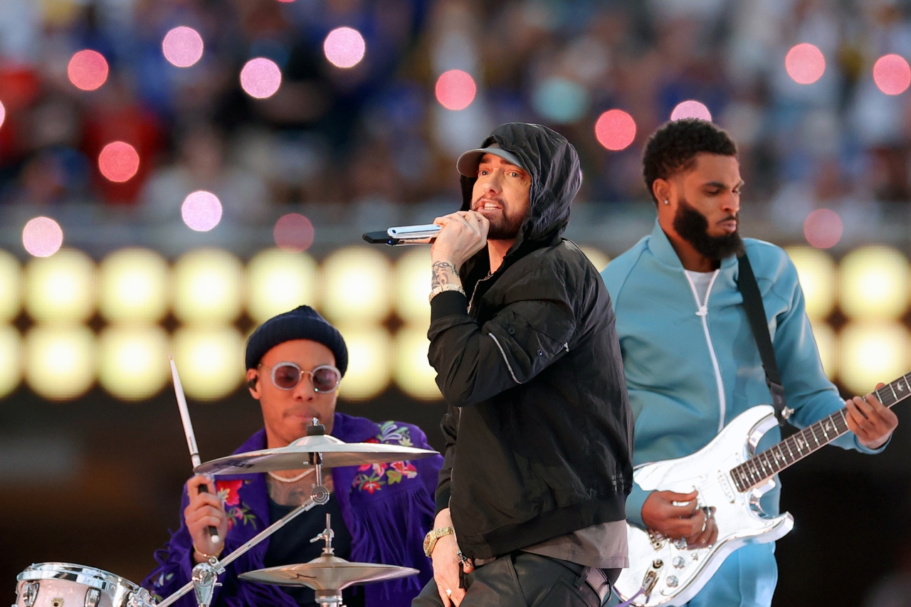 Eminem Takes A Knee, Tam's Burgers And Tupac Tribute: Super Bowl