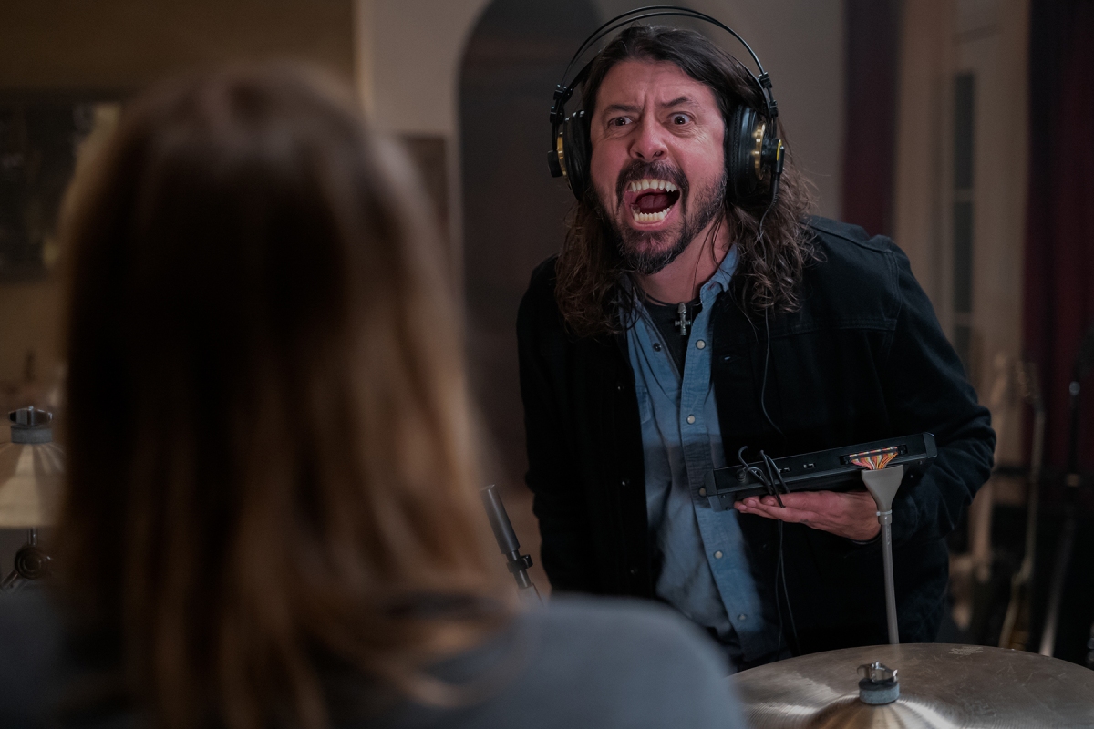 Dave Grohl in horror movie Studio 666