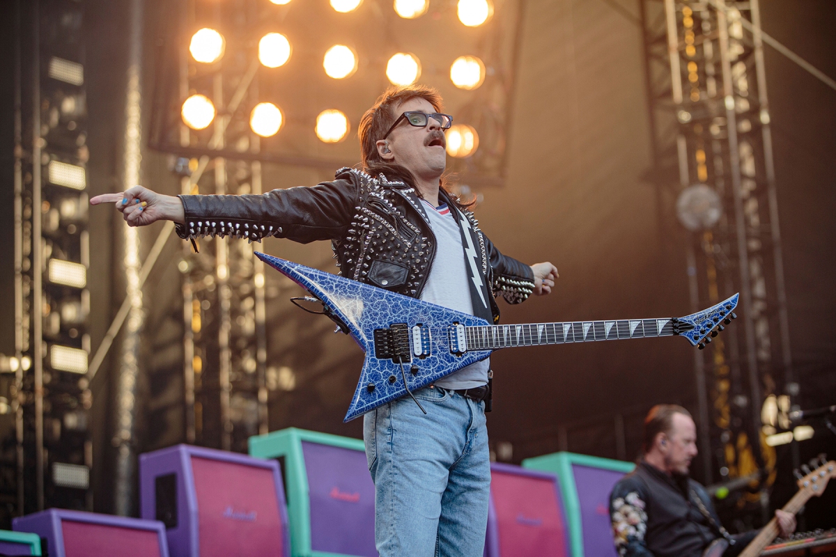 Rivers Cuomo Doesn’t Pull Music From Spotify, Launches Weezer-Specific Streaming Service Instead thumbnail