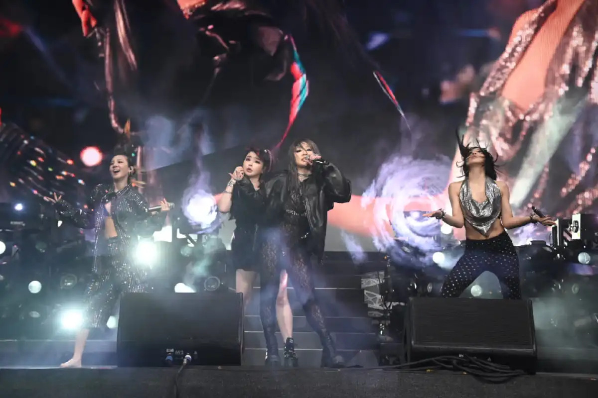 2NE1 at Coachella