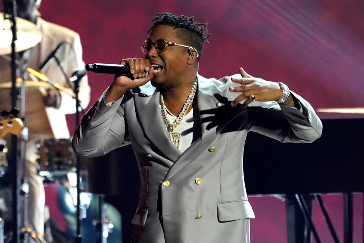 Nas Finally Gets His Flowers — and a Standing Ovation — With Career-Spanning Grammy Performance