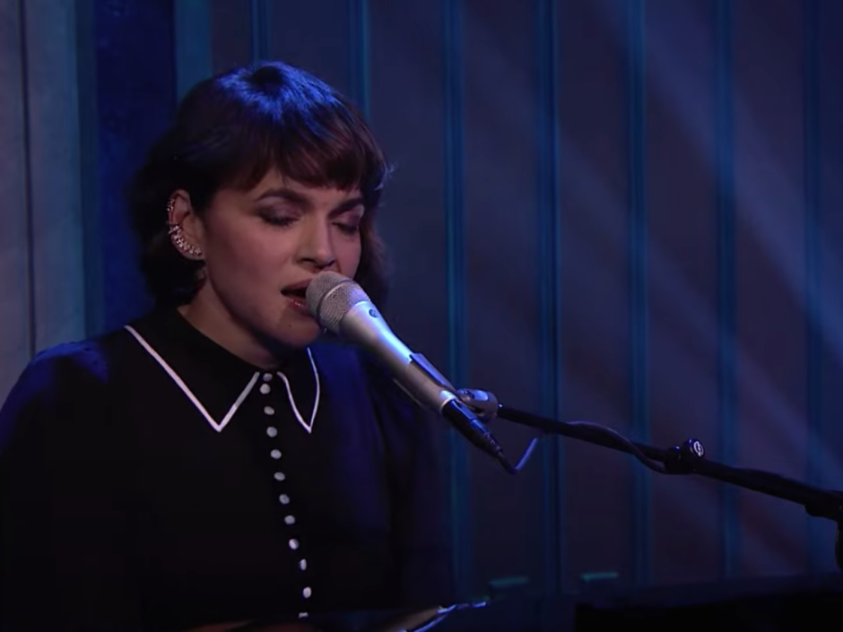 Watch Norah Jones Revisit Hit Single ‘Don’t Know Why’ on ‘Fallon’