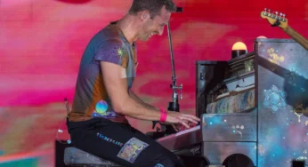 Watch Chris Martin’s Impromptu Piano-Backed Performance of ‘A Sky Full of Stars’ at a Local Pub