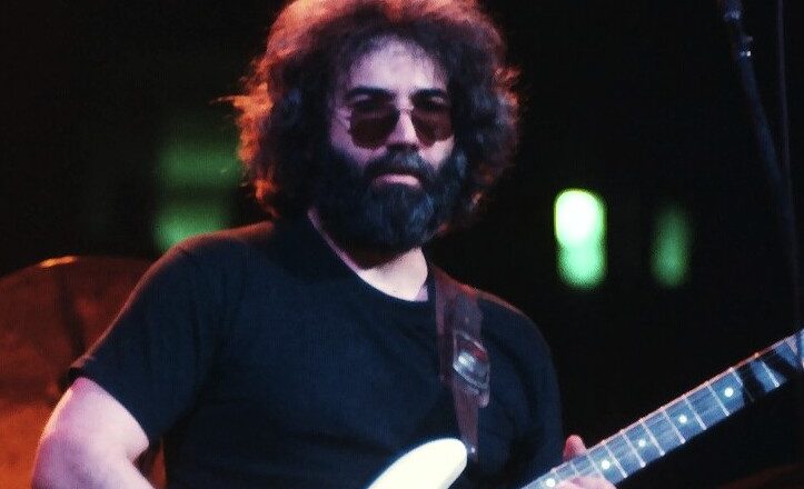 Jerry Garcia: Hãy khám phá hình ảnh liên quan đến Jerry Garcia - một nhạc sĩ vĩ đại, nhà hoạt động xã hội và nhà thiết kế đồ họa nổi tiếng người Mỹ. Jerry Garcia rất được yêu thích bởi âm nhạc của ông và vẻ ngoài cá tính đặc trưng. Chắc chắn bạn sẽ không thất vọng với những gì bạn sẽ thấy!