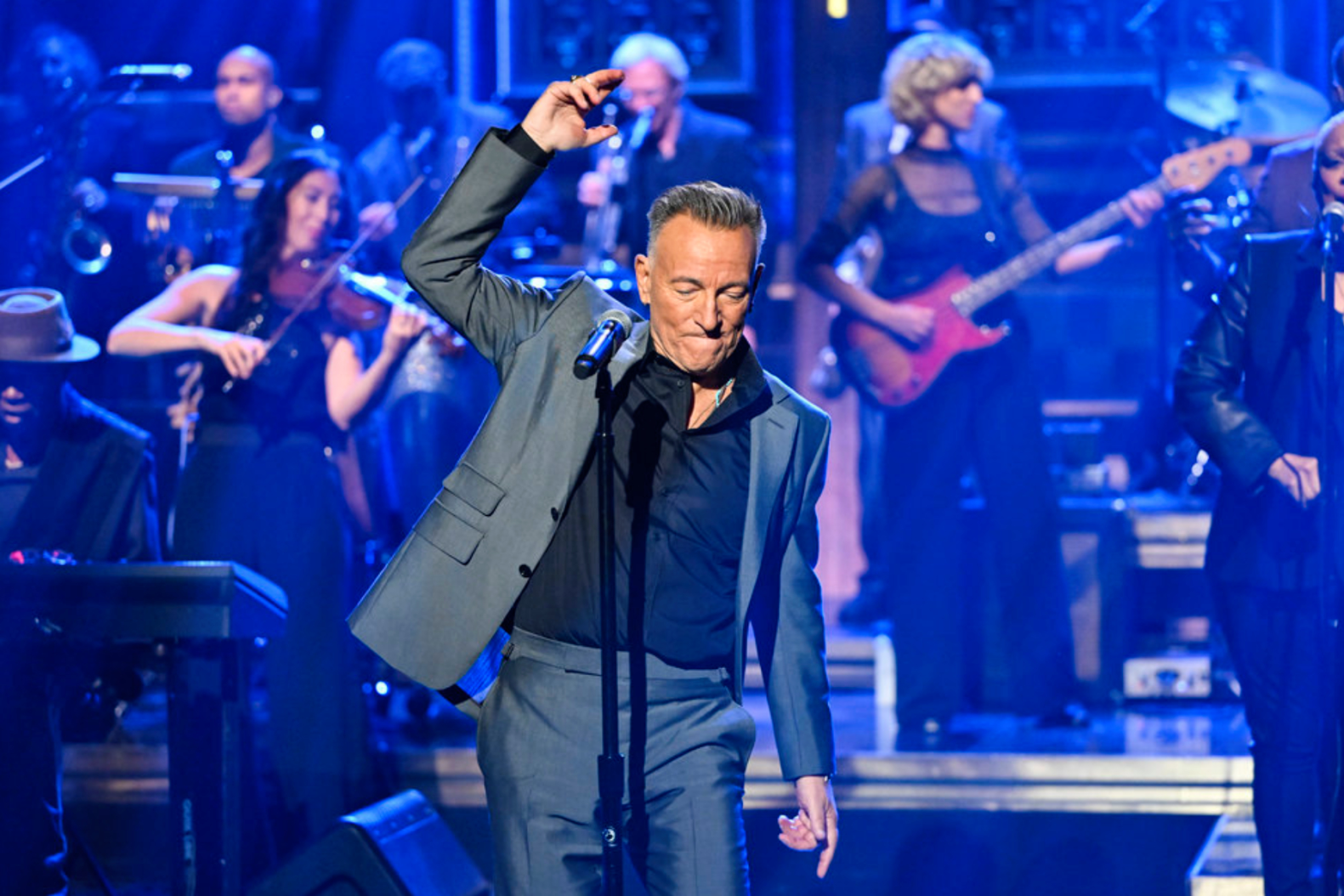 Bruce Springsteen Invites Taylor Swift to E Street, Performs ‘Do I Love You (Indeed I Do)’ on ‘Fallon’