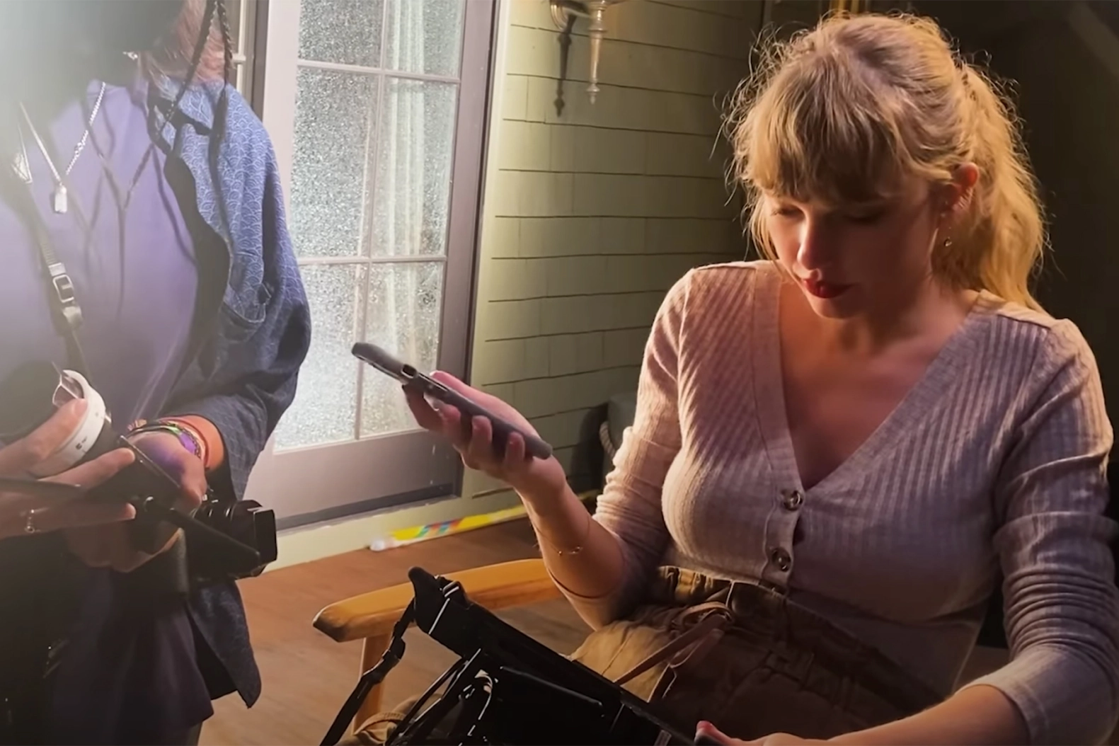 Taylor Swift Directs ‘All Too Well: The Short Film’ in Behind-the-Scenes Video