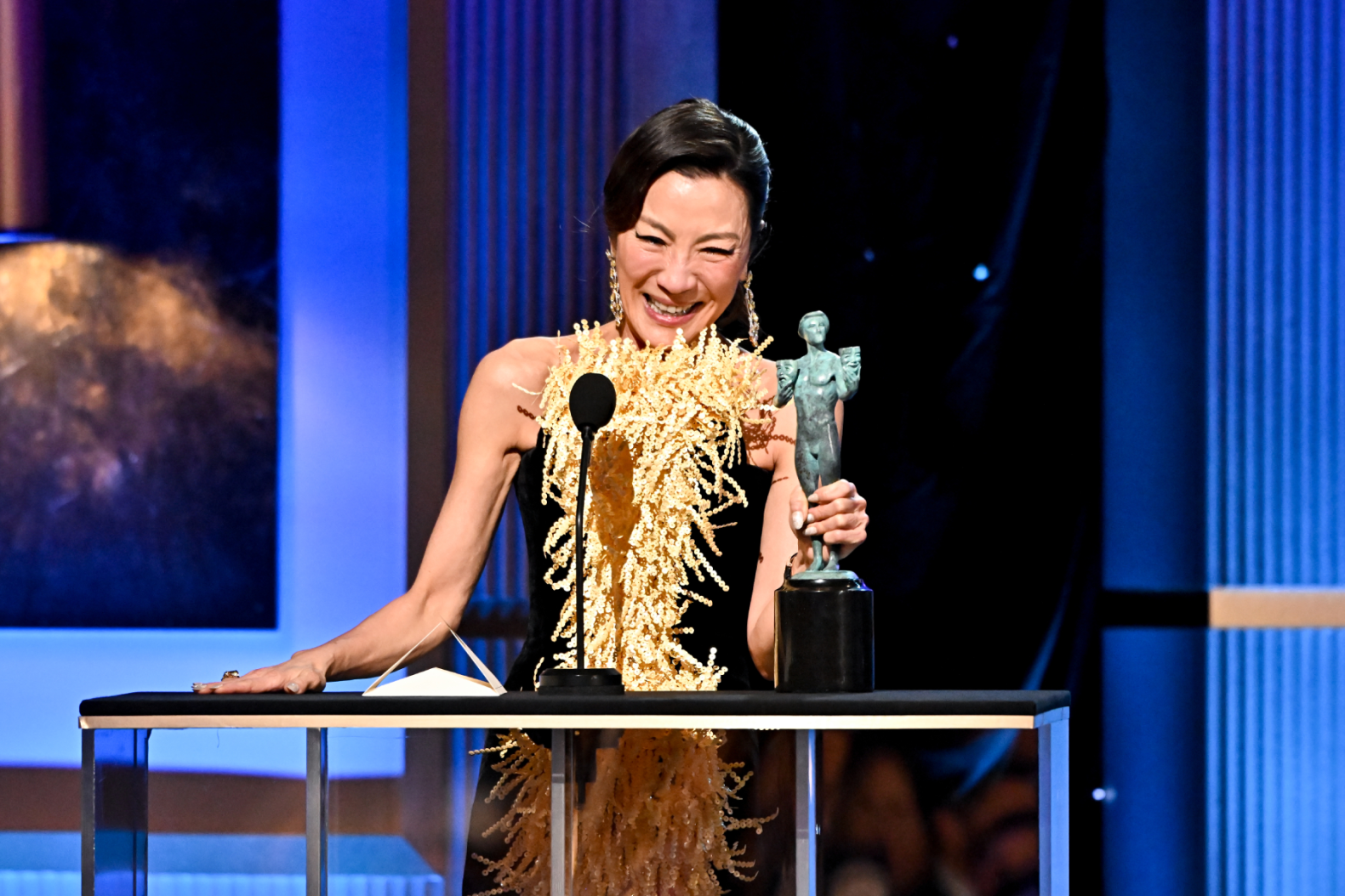 Michelle Yeoh Makes History With ‘Everything Everywhere All at Once’ SAG Awards Win