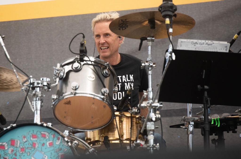 Foo Fighters Reveal Josh Freese as Their New Drummer