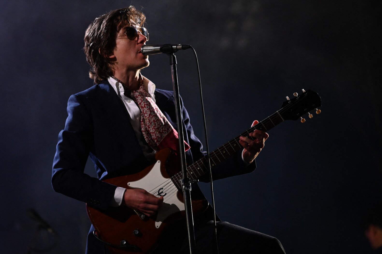 Arctic Monkeys se fait remarquer avec la première performance complète de “Mardy Bum” en plus de 10 ans