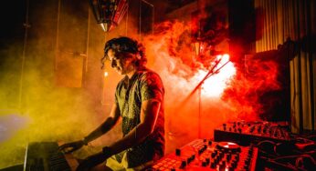 How Alboe’s Genre-Hopping Multilingual EP ‘Love Languages’ Led to Reconnecting with Lost Friends