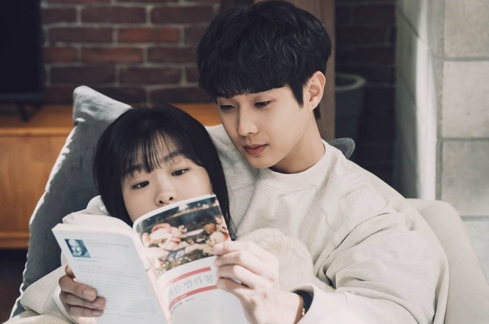 Choi Woo-shik and Kim Da-mi in a scene still from 'Our Beloved Summer'