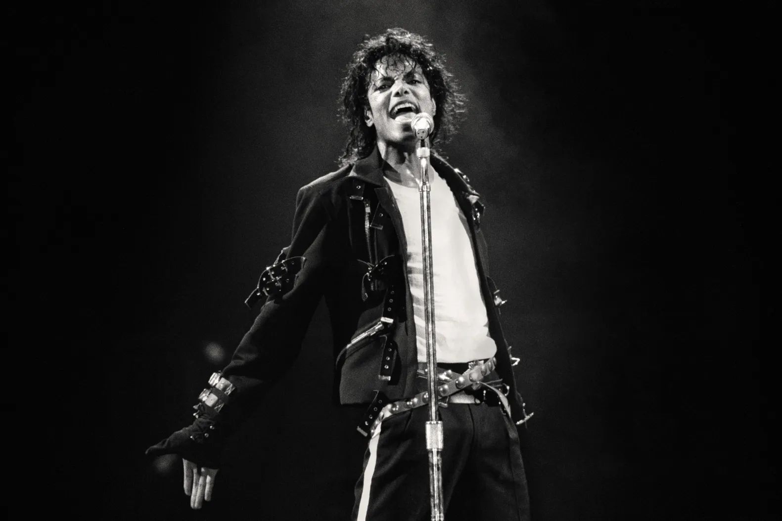 Michael Jackson performs in concert in 1988