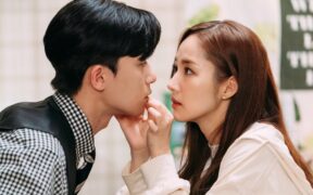 Park Seo-joon and Park Min-young in a scene from 'What's Wrong with Secretary Kim'