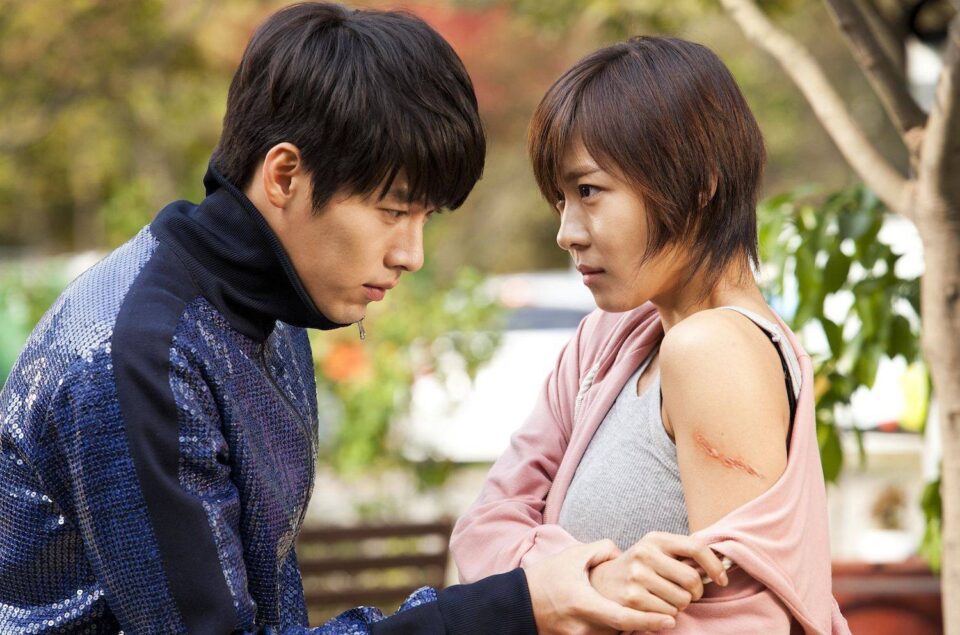 Hyun Bin and Ha Ji-won in a scene from 'Secret Garden.'