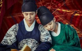 Park Bo-gum and Kim Yoo-jung in a scene from 'Love in the Moonlight'