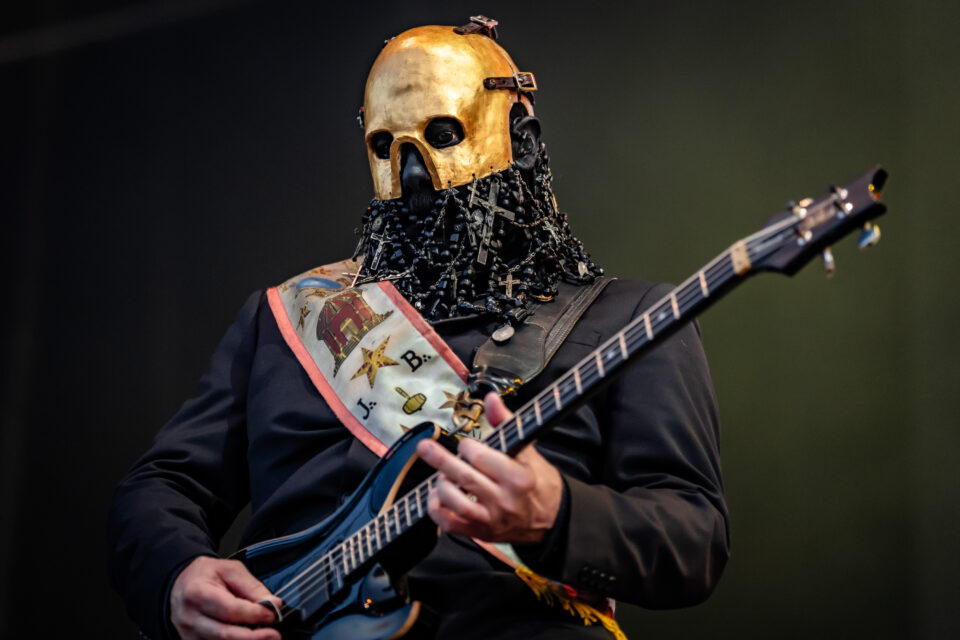 Limp Bizkit guitarist Wes Borland wearing a gold helmet 