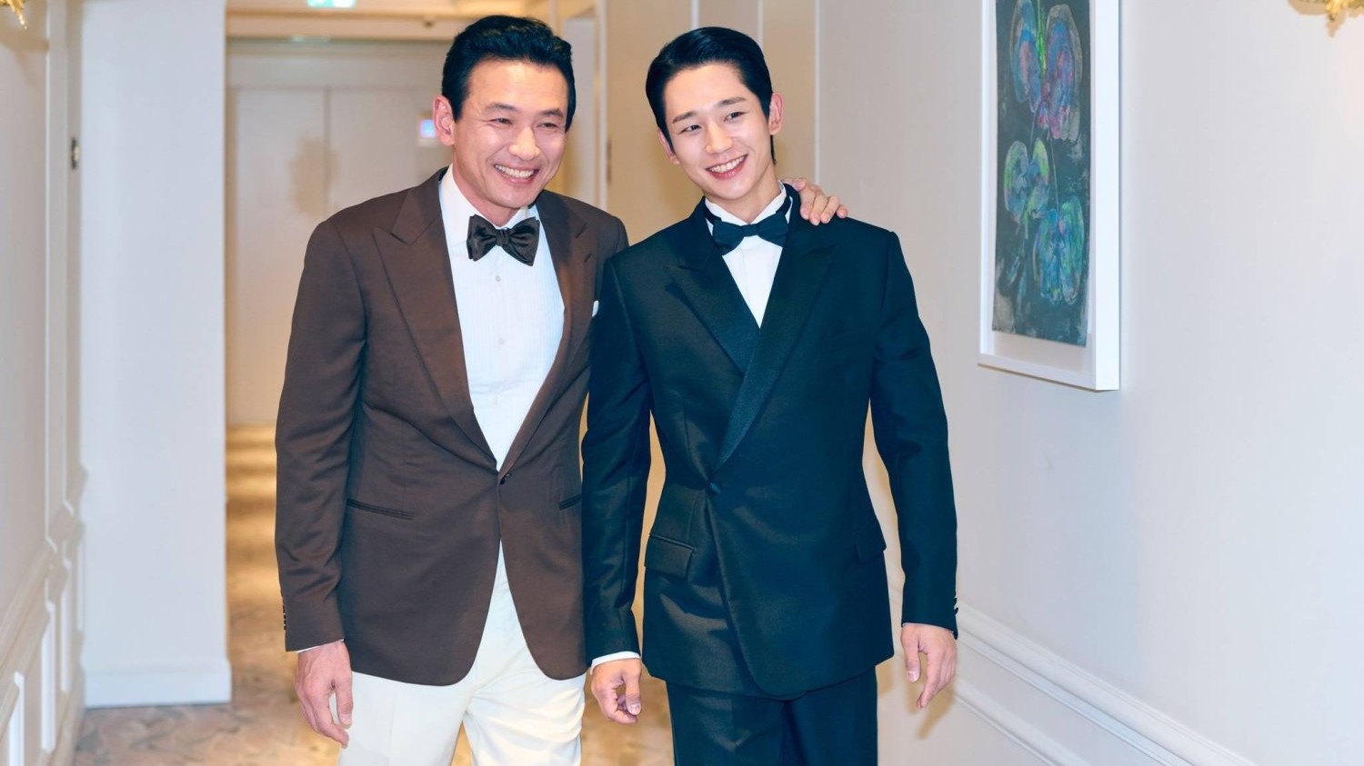 Hwang Jung-min and Jung Hae-in Still