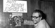 kishore-kumar-signing-his-record