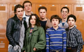 James Franco, Jason Segel, Linda Cardellini, Seth Rogen, John Francis Daley, Martin Starr, and Samm Levine in 'Freaks and Geeks.'