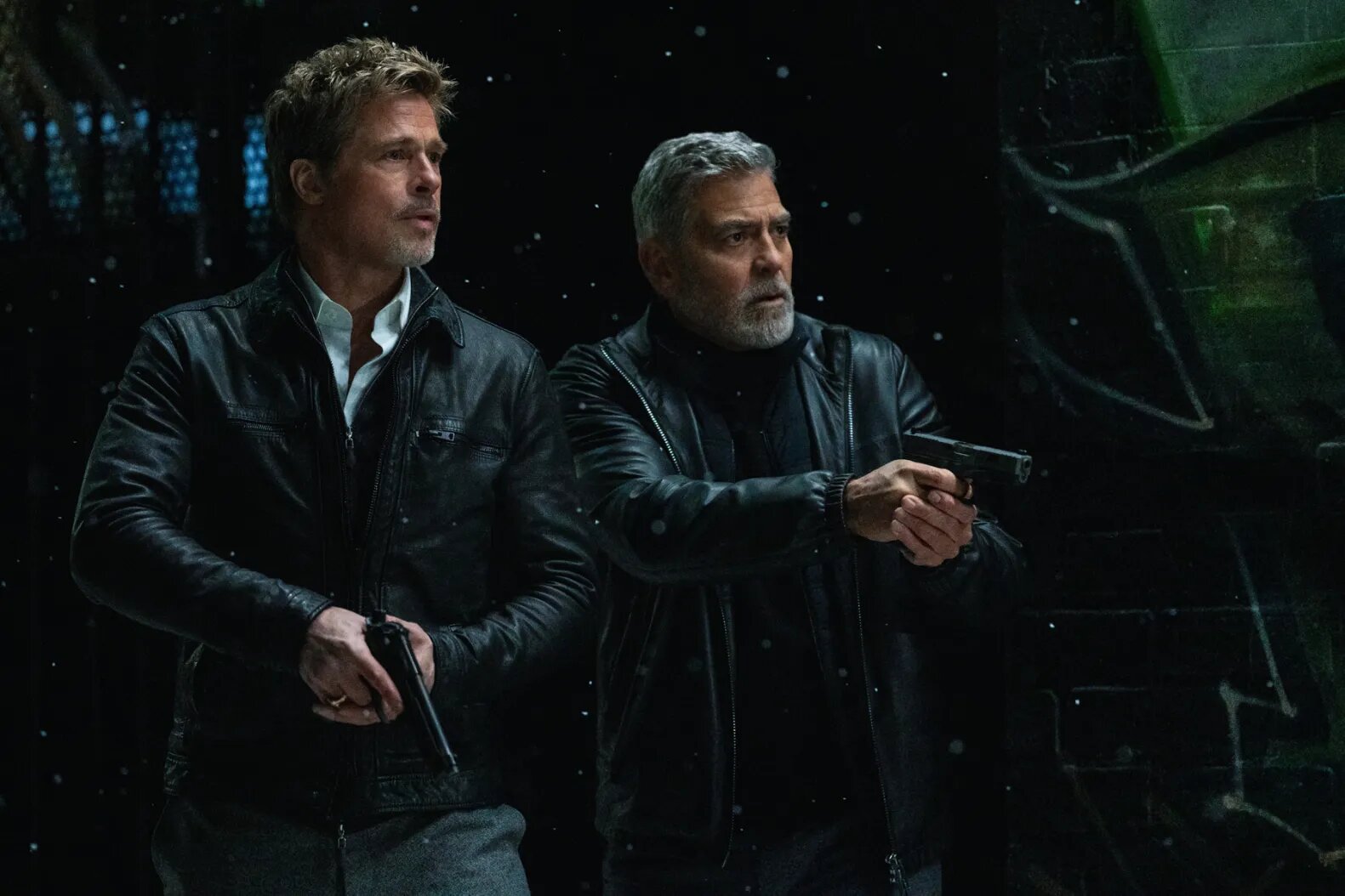 ‘Wolfs’ reúne a George Clooney y Brad Pitt y festeja como si fuera 1999