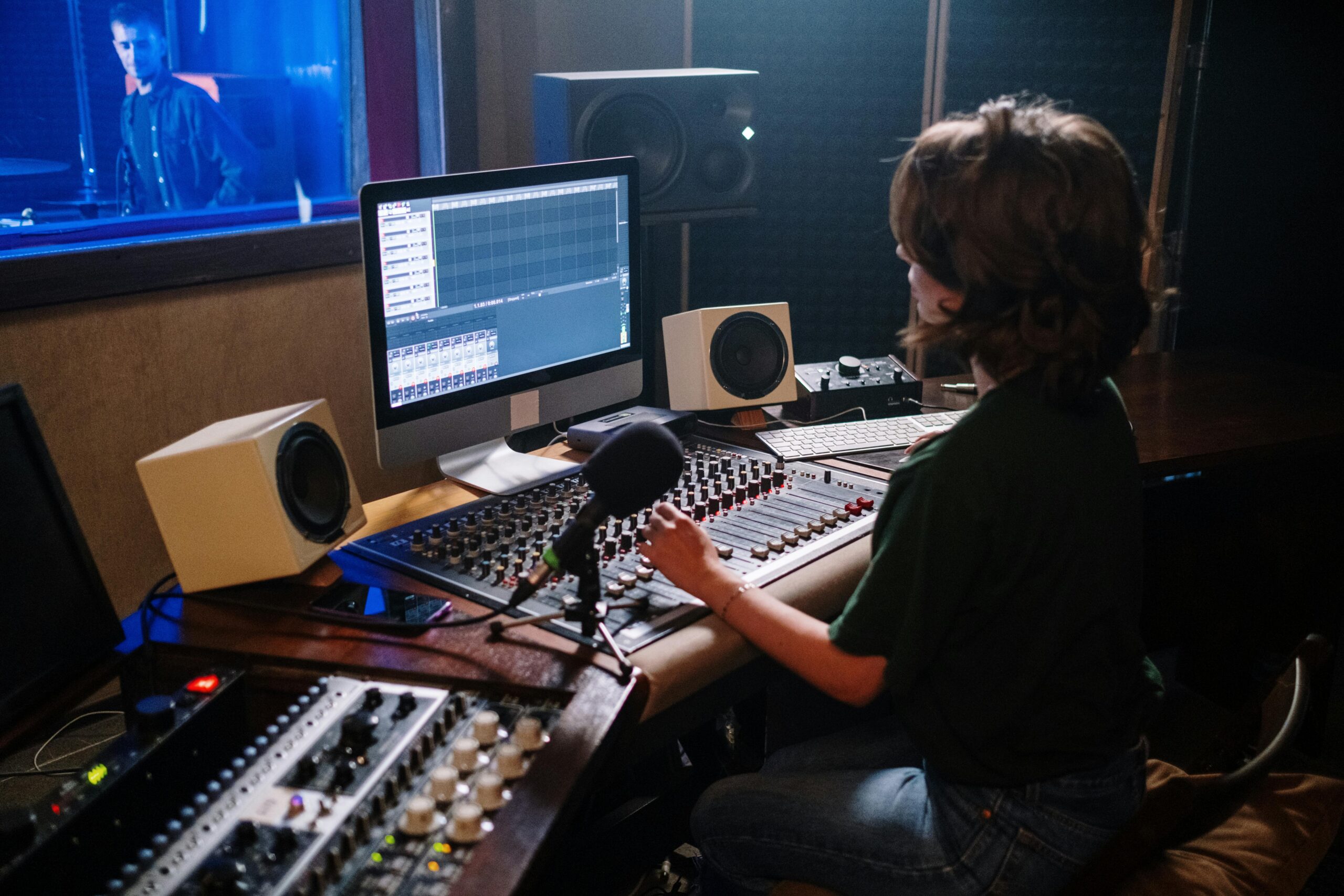 New Scholarship for Women Artists, Producers and Sound Engineers Announced