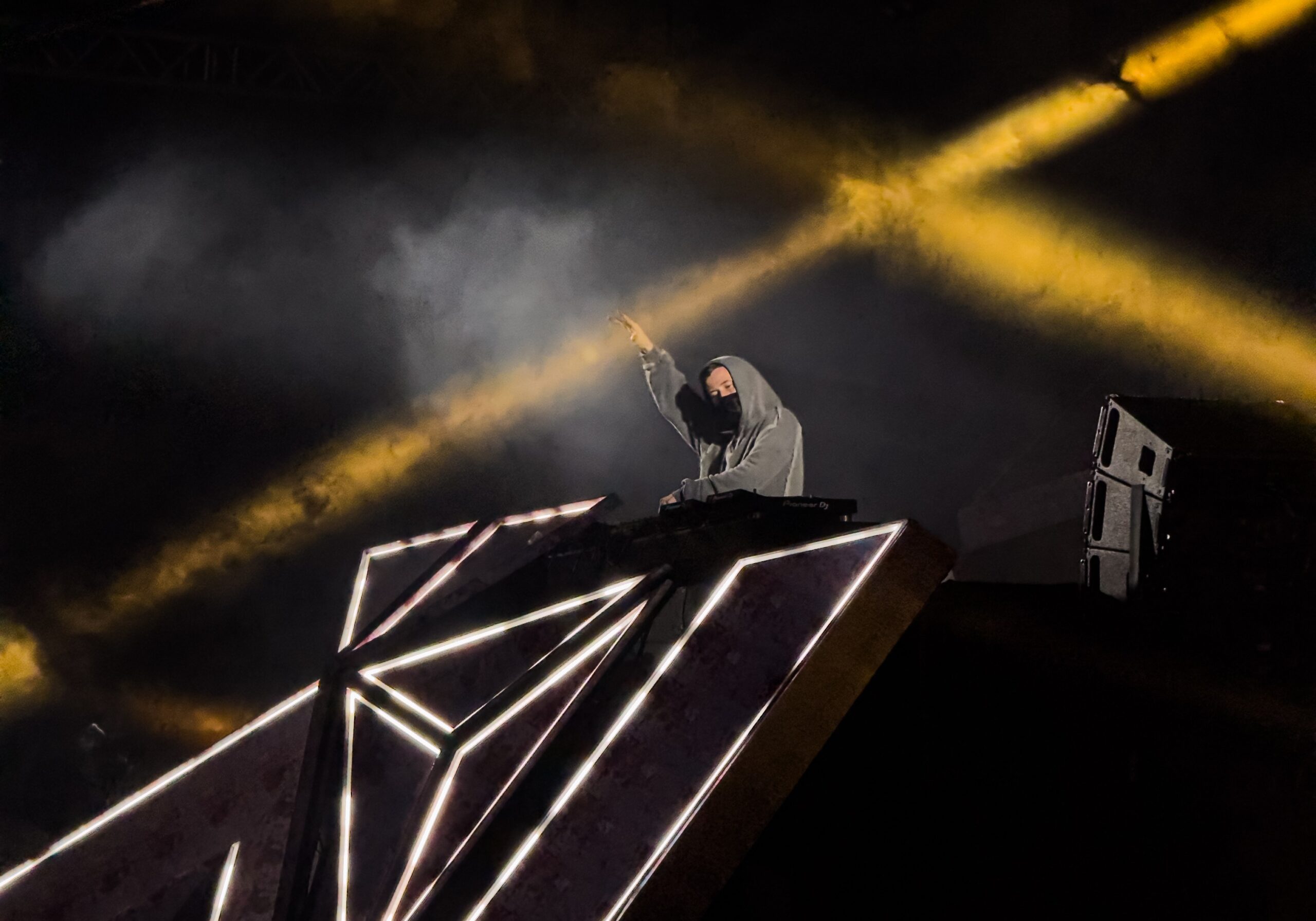 Alan Walker Drops ‘Taambdi Chaamdi’ During Pune Set, Sends Crowd Into Frenzy