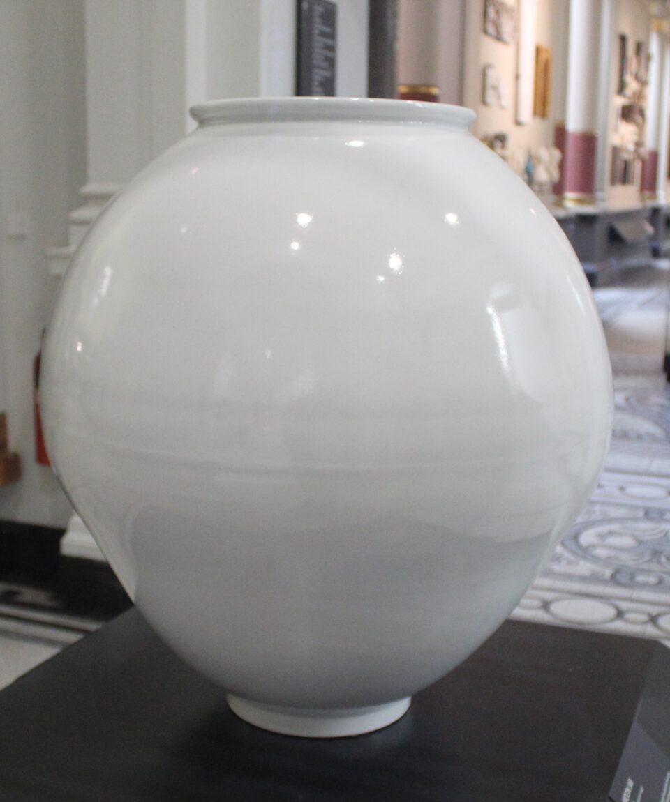 Moon Jar still