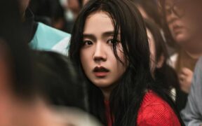 Jisoo in a still from 'Newtopia'