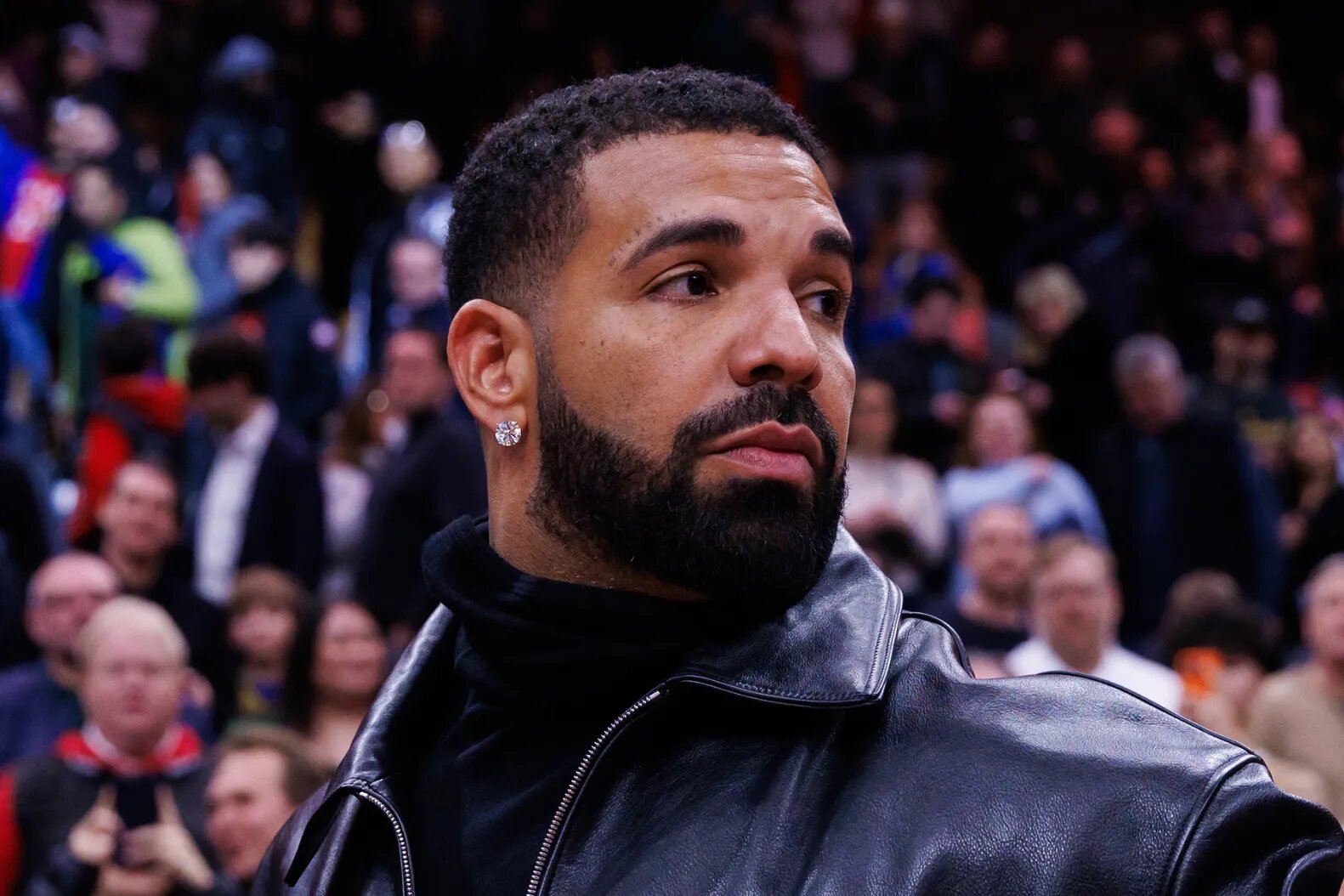 Drake at the NBA game between the Toronto Raptors and the Golden State Warriors