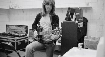 Joey Molland, Badfinger Guitarist, Dead at 77