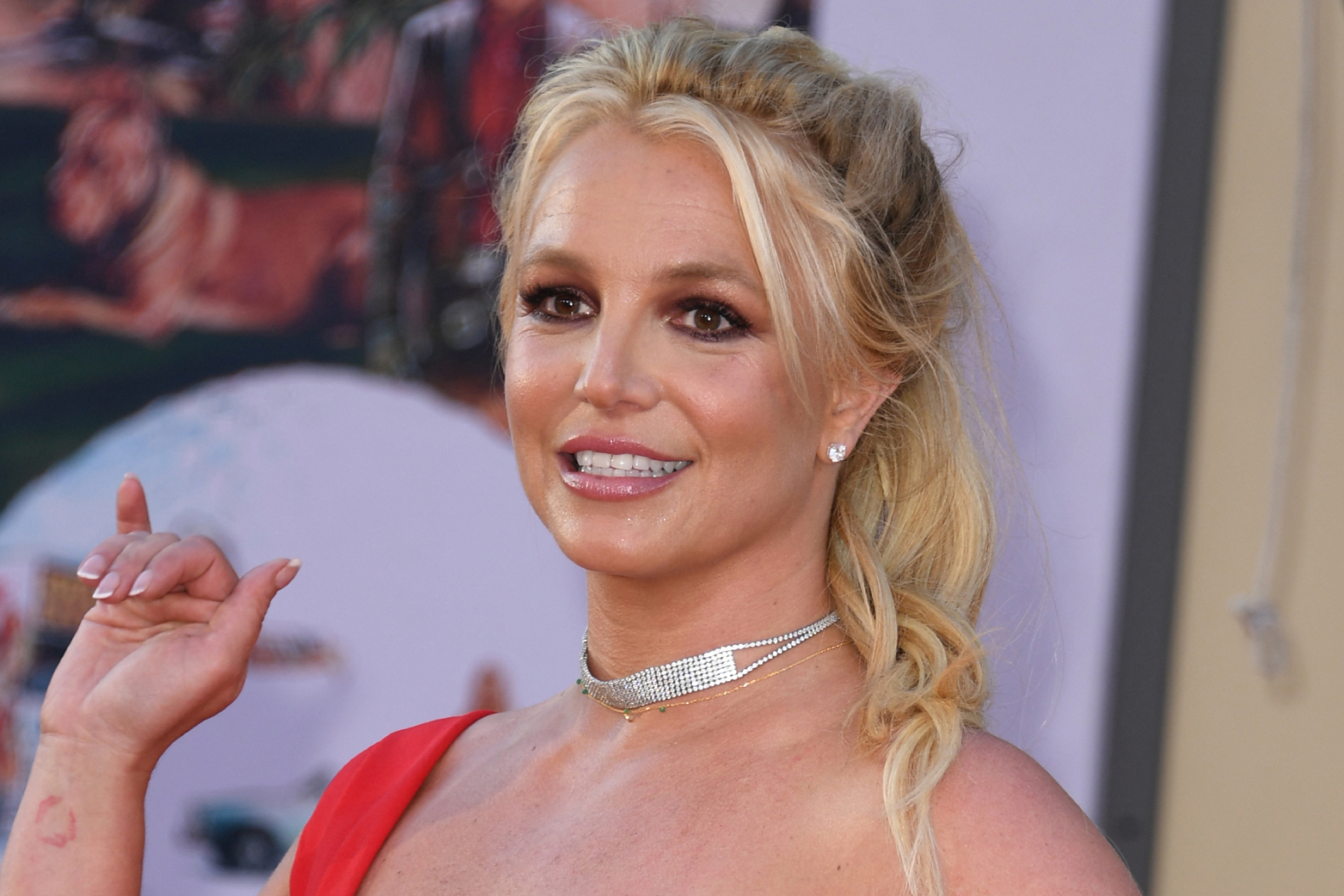 Britney Spears Admits to Lighting a Cigarette on a Flight, Apologizes(02)