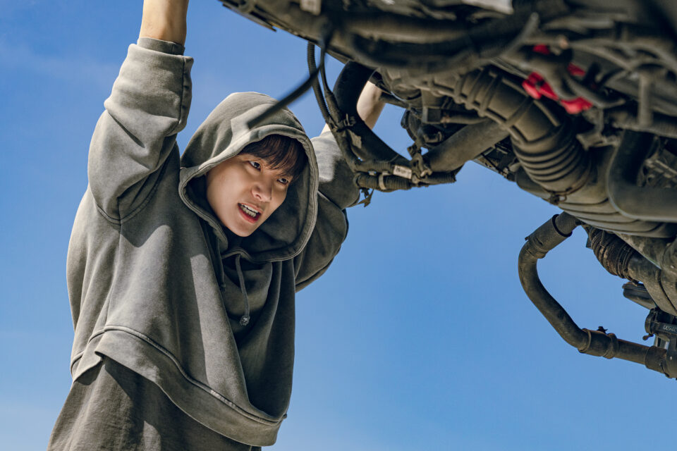 Lee Jun-ho as Kang Sang-woong in 'Cashero'