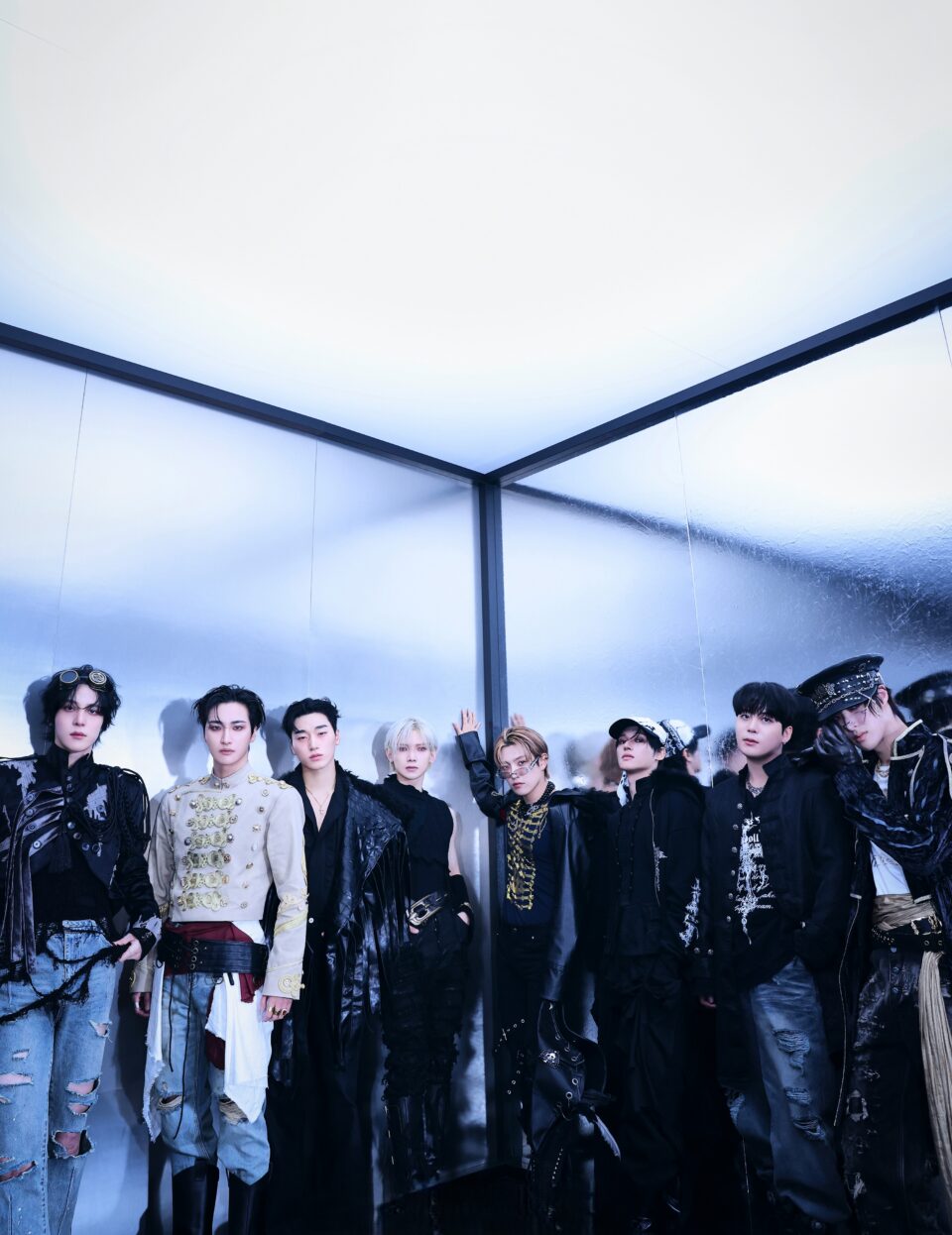 अतीज़. 'गोल्डन ऑवर: पार्ट.4' के लिए कॉन्सेप्ट फोटो